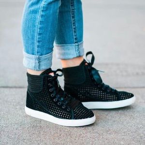 POPPY Laser Cut Detail Crochet Sneakers Sz 7